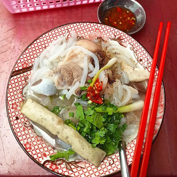 Quán bánh canh giò heo ngon ở Sài Gòn 